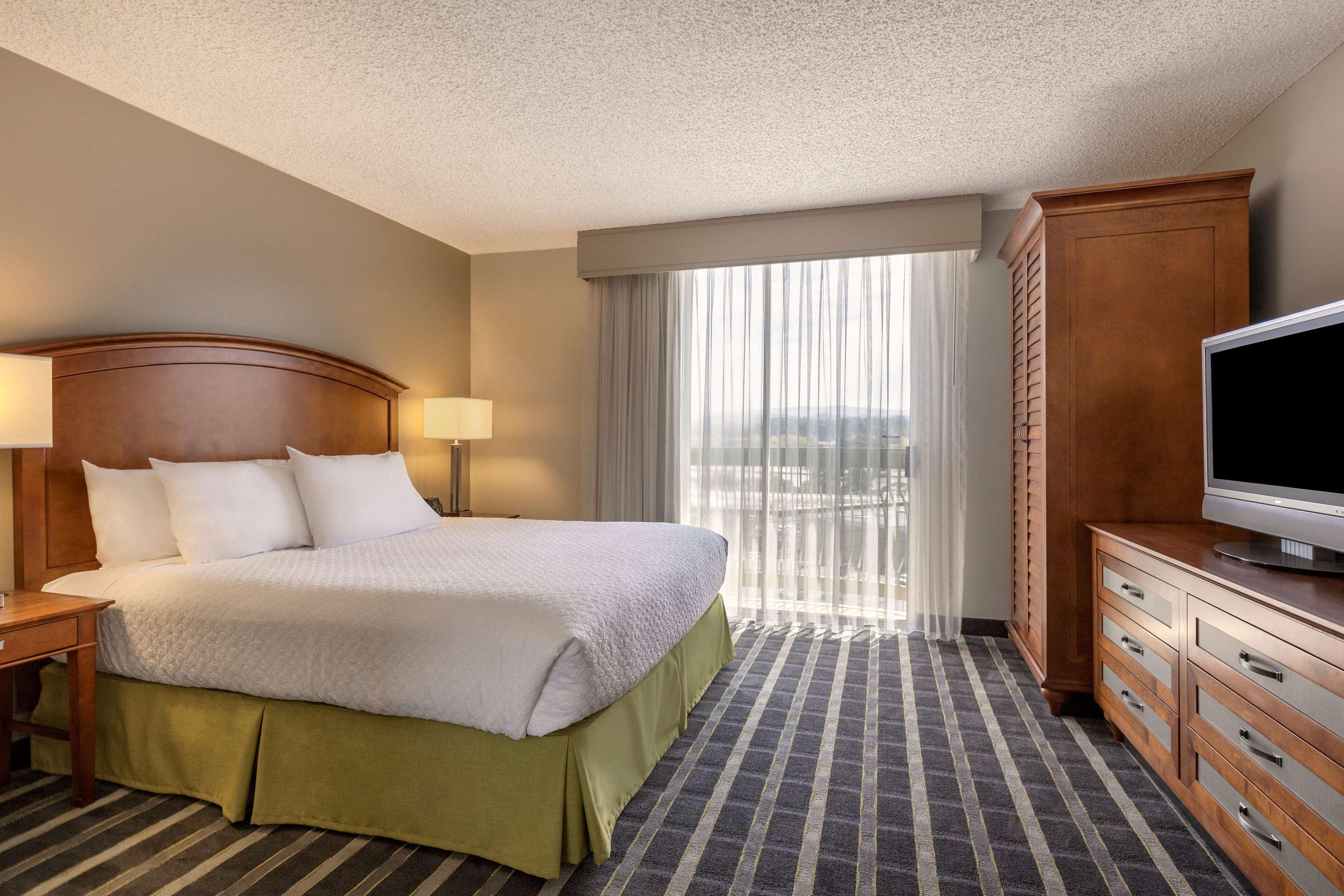 Embassy Suites San Francisco Airport - Waterfront Burlingame Exterior photo